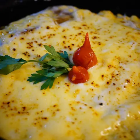 Prato gratinado com queijo dourado